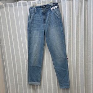 NWT Hollister Ultra High Rise Mom Jeans Vintage Stretch Size 7R (W28 L27)
